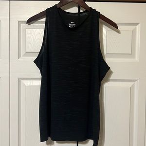 Women’s Nike Dr-Fit tank top in size XL.